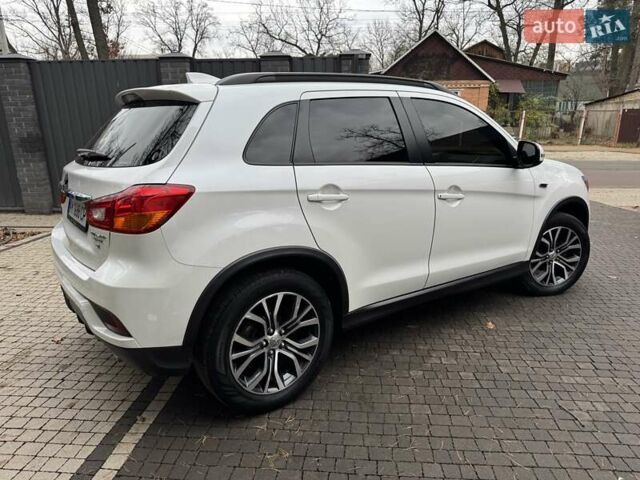 Білий Міцубісі Outlander Sport, об'ємом двигуна 2.4 л та пробігом 68 тис. км за 17000 $, фото 7 на Automoto.ua