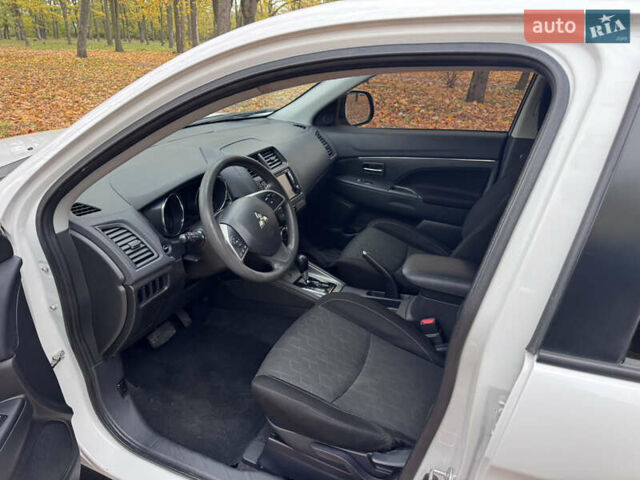 Міцубісі Outlander Sport 2019 у Кропивницькому (Кіровограді) на Automoto.ua Білий Міцубісі Outlander Sport, об'ємом двигуна 0 л та пробігом 89 тис. км за 15800 $, фото 11 на Automoto.ua