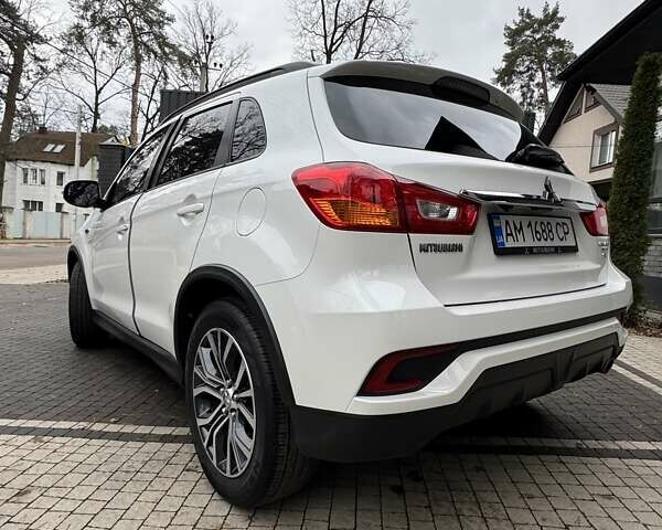 Білий Міцубісі Outlander Sport, об'ємом двигуна 2.4 л та пробігом 68 тис. км за 17000 $, фото 5 на Automoto.ua
