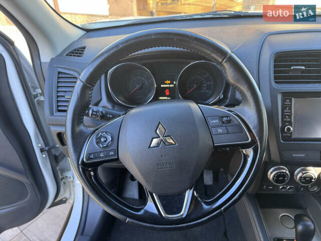 Белый Мицубиси Outlander Sport, объемом двигателя 2 л и пробегом 144 тыс. км за 16400 $, фото 28 на Automoto.ua