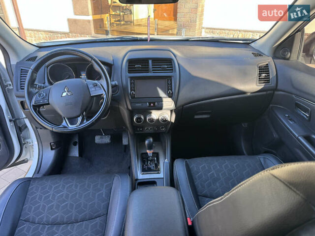 Белый Мицубиси Outlander Sport, объемом двигателя 2 л и пробегом 144 тыс. км за 16400 $, фото 26 на Automoto.ua