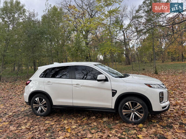 Міцубісі Outlander Sport 2019 у Кропивницькому (Кіровограді) на Automoto.ua Білий Міцубісі Outlander Sport, об'ємом двигуна 0 л та пробігом 89 тис. км за 15800 $, фото 4 на Automoto.ua