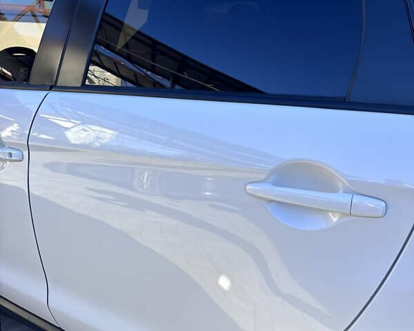 Белый Мицубиси Outlander Sport, объемом двигателя 2 л и пробегом 144 тыс. км за 16400 $, фото 32 на Automoto.ua