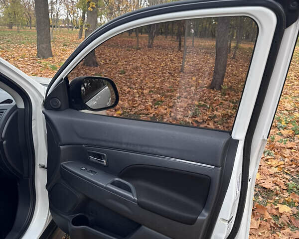Міцубісі Outlander Sport 2019 у Кропивницькому (Кіровограді) на Automoto.ua Білий Міцубісі Outlander Sport, об'ємом двигуна 0 л та пробігом 89 тис. км за 15800 $, фото 18 на Automoto.ua