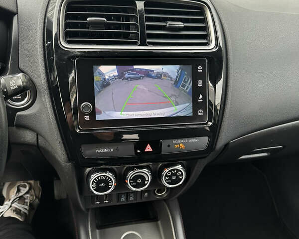 Белый Мицубиси Outlander Sport, объемом двигателя 2.36 л и пробегом 75 тыс. км за 15500 $, фото 12 на Automoto.ua