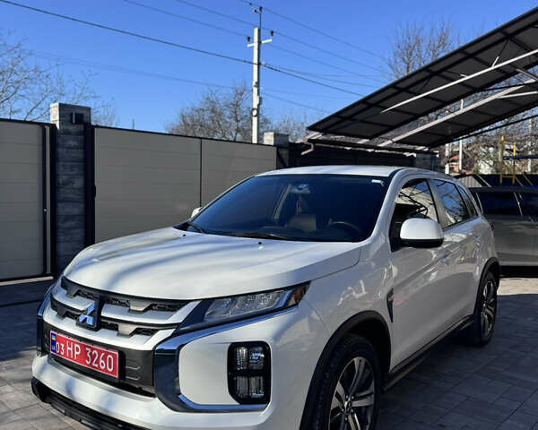 Белый Мицубиси Outlander Sport, объемом двигателя 2 л и пробегом 144 тыс. км за 16400 $, фото 10 на Automoto.ua