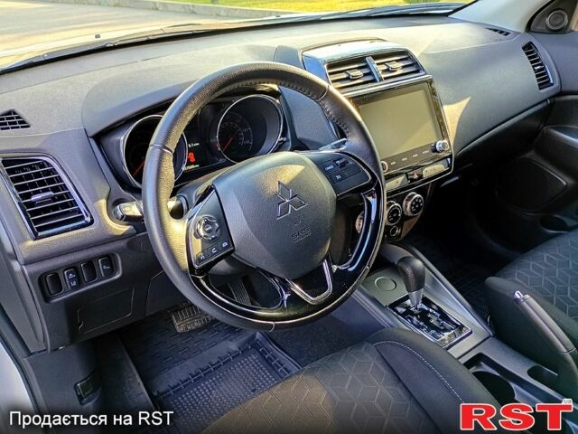 Белый Мицубиси Outlander Sport, объемом двигателя 2 л и пробегом 90 тыс. км за 16500 $, фото 13 на Automoto.ua