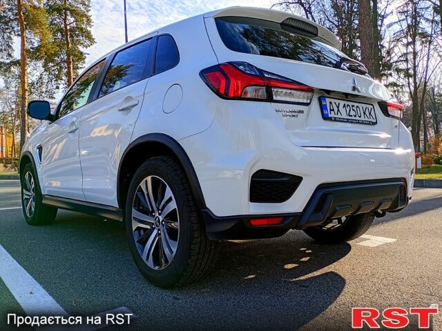 Белый Мицубиси Outlander Sport, объемом двигателя 2 л и пробегом 90 тыс. км за 16500 $, фото 8 на Automoto.ua