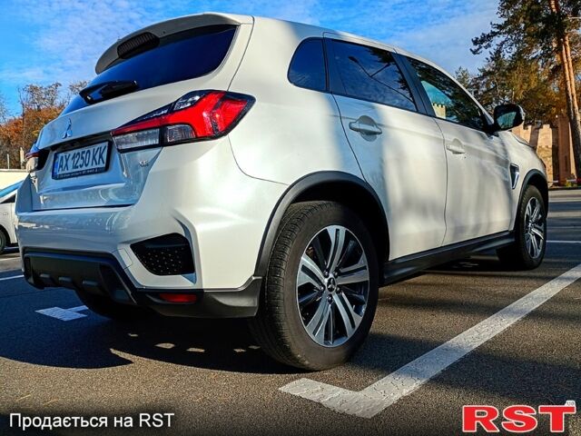 Белый Мицубиси Outlander Sport, объемом двигателя 2 л и пробегом 90 тыс. км за 16500 $, фото 4 на Automoto.ua