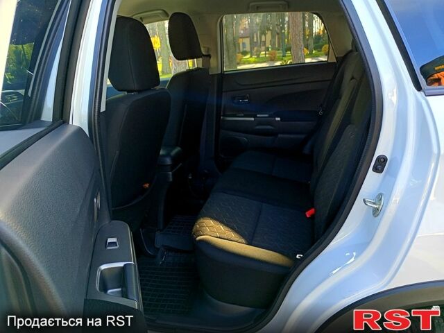 Белый Мицубиси Outlander Sport, объемом двигателя 2 л и пробегом 90 тыс. км за 16500 $, фото 11 на Automoto.ua