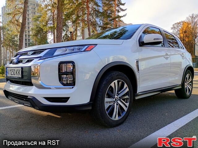 Белый Мицубиси Outlander Sport, объемом двигателя 2 л и пробегом 90 тыс. км за 16500 $, фото 1 на Automoto.ua