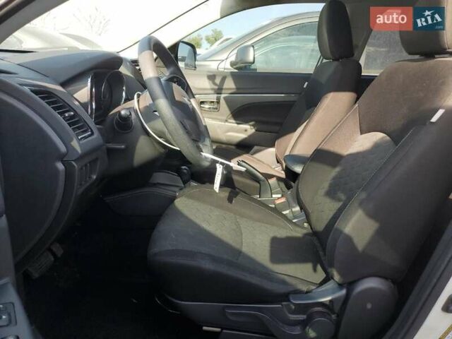 Белый Мицубиси Outlander Sport, объемом двигателя 0 л и пробегом 95 тыс. км за 3000 $, фото 6 на Automoto.ua