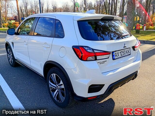 Белый Мицубиси Outlander Sport, объемом двигателя 2 л и пробегом 90 тыс. км за 16500 $, фото 7 на Automoto.ua