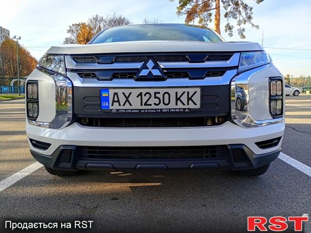 Белый Мицубиси Outlander Sport, объемом двигателя 2 л и пробегом 90 тыс. км за 16500 $, фото 3 на Automoto.ua