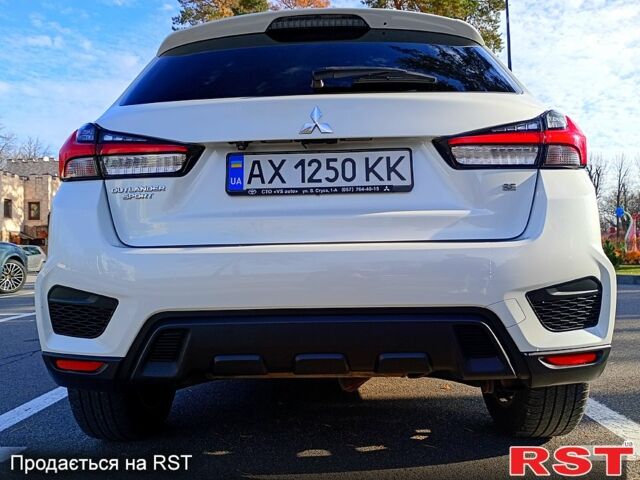 Белый Мицубиси Outlander Sport, объемом двигателя 2 л и пробегом 90 тыс. км за 16500 $, фото 6 на Automoto.ua