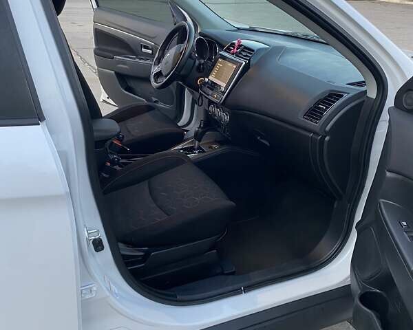 Белый Мицубиси Outlander Sport, объемом двигателя 2.4 л и пробегом 59 тыс. км за 19000 $, фото 18 на Automoto.ua