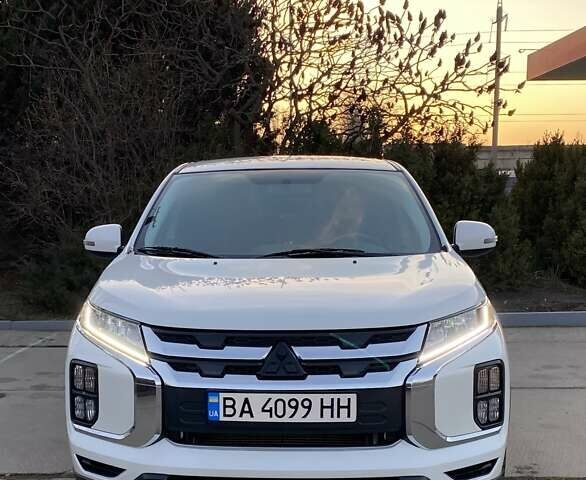 Белый Мицубиси Outlander Sport, объемом двигателя 2.4 л и пробегом 59 тыс. км за 19000 $, фото 4 на Automoto.ua