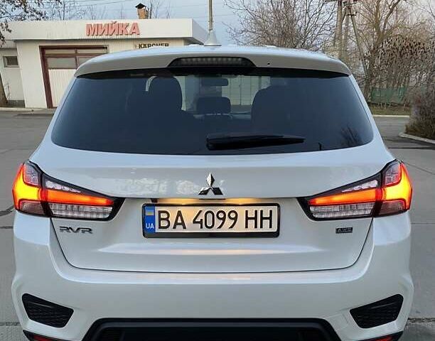 Белый Мицубиси Outlander Sport, объемом двигателя 2.4 л и пробегом 59 тыс. км за 19000 $, фото 3 на Automoto.ua