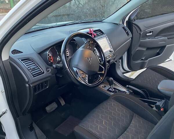 Белый Мицубиси Outlander Sport, объемом двигателя 2.4 л и пробегом 59 тыс. км за 19000 $, фото 15 на Automoto.ua