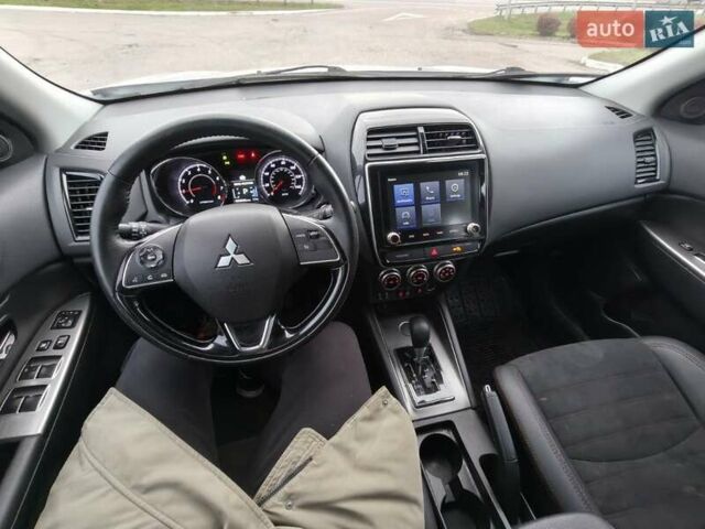 Белый Мицубиси Outlander Sport, объемом двигателя 2 л и пробегом 89 тыс. км за 17900 $, фото 3 на Automoto.ua