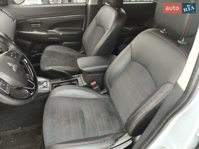 Белый Мицубиси Outlander Sport, объемом двигателя 2 л и пробегом 89 тыс. км за 17900 $, фото 9 на Automoto.ua