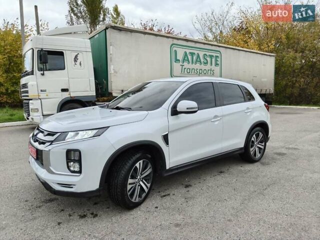 Белый Мицубиси Outlander Sport, объемом двигателя 2 л и пробегом 89 тыс. км за 17900 $, фото 7 на Automoto.ua