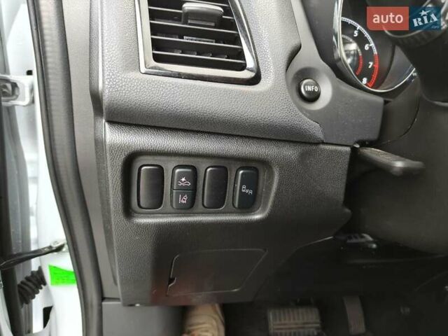 Белый Мицубиси Outlander Sport, объемом двигателя 2 л и пробегом 89 тыс. км за 17900 $, фото 8 на Automoto.ua