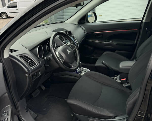 Черный Мицубиси Outlander Sport, объемом двигателя 2 л и пробегом 157 тыс. км за 11900 $, фото 8 на Automoto.ua