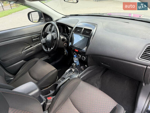 Черный Мицубиси Outlander Sport, объемом двигателя 2 л и пробегом 90 тыс. км за 11900 $, фото 13 на Automoto.ua