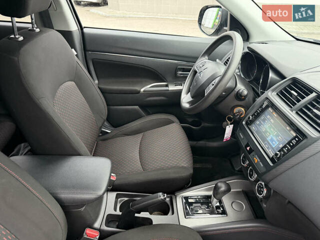 Черный Мицубиси Outlander Sport, объемом двигателя 2 л и пробегом 101 тыс. км за 14300 $, фото 13 на Automoto.ua