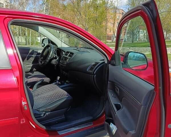 Красный Мицубиси Outlander Sport, объемом двигателя 2 л и пробегом 220 тыс. км за 11500 $, фото 5 на Automoto.ua