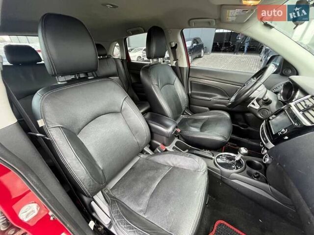 Красный Мицубиси Outlander Sport, объемом двигателя 2 л и пробегом 220 тыс. км за 10500 $, фото 3 на Automoto.ua