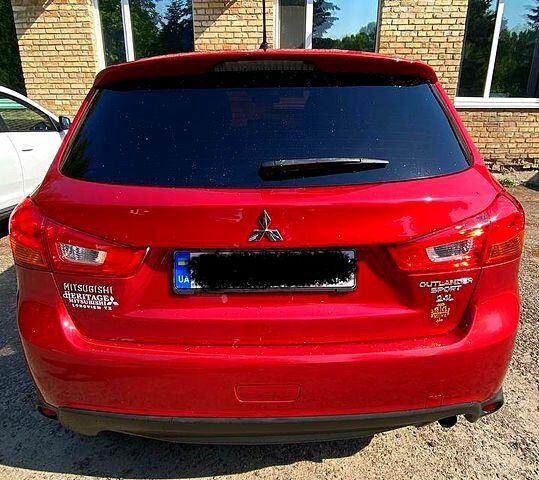 Красный Мицубиси Outlander Sport, объемом двигателя 2.4 л и пробегом 214 тыс. км за 11000 $, фото 4 на Automoto.ua