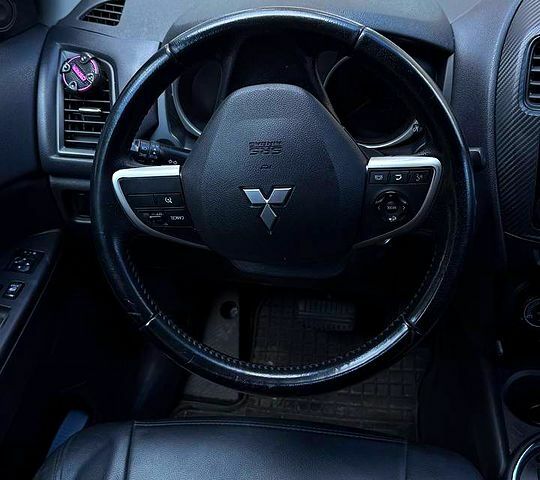 Красный Мицубиси Outlander Sport, объемом двигателя 2.4 л и пробегом 214 тыс. км за 11000 $, фото 3 на Automoto.ua