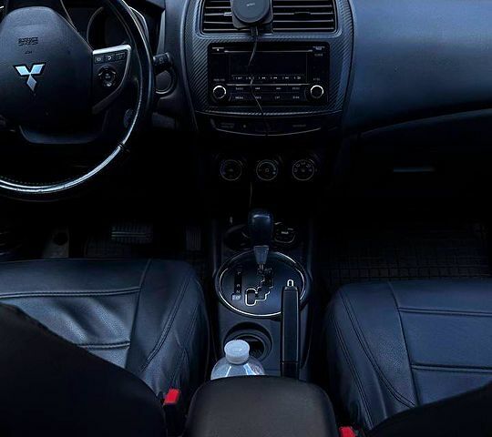 Красный Мицубиси Outlander Sport, объемом двигателя 2.4 л и пробегом 214 тыс. км за 11000 $, фото 1 на Automoto.ua