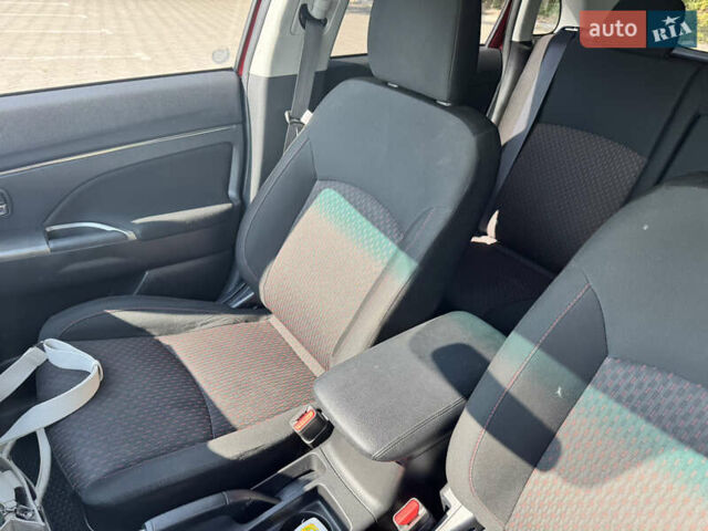 Червоний Міцубісі Outlander Sport, об'ємом двигуна 2 л та пробігом 120 тис. км за 13000 $, фото 4 на Automoto.ua