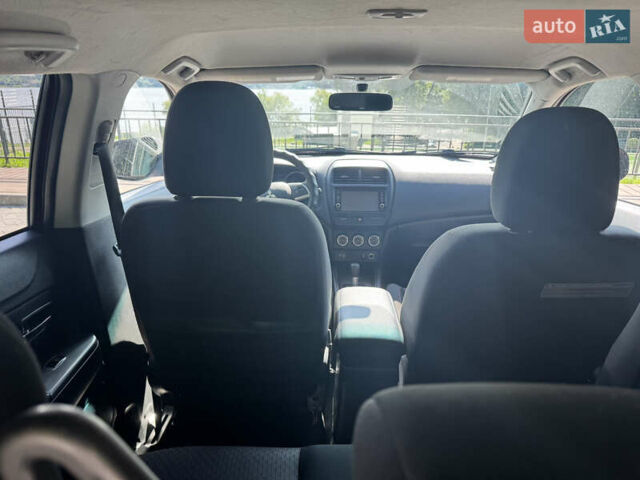 Червоний Міцубісі Outlander Sport, об'ємом двигуна 2 л та пробігом 120 тис. км за 13000 $, фото 3 на Automoto.ua