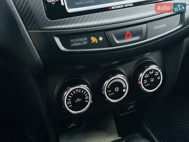 Красный Мицубиси Outlander Sport, объемом двигателя 2 л и пробегом 127 тыс. км за 12499 $, фото 17 на Automoto.ua