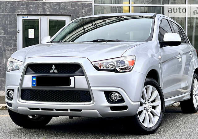 Серый Мицубиси Outlander Sport, объемом двигателя 2 л и пробегом 190 тыс. км за 10500 $, фото 8 на Automoto.ua