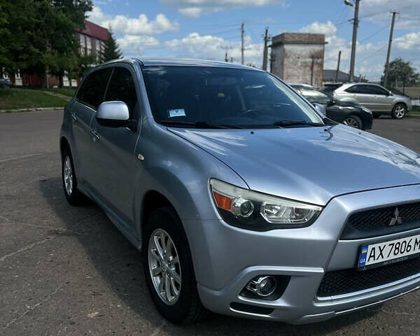 Серый Мицубиси Outlander Sport, объемом двигателя 2 л и пробегом 200 тыс. км за 11200 $, фото 1 на Automoto.ua