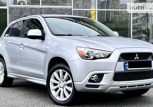 Серый Мицубиси Outlander Sport, объемом двигателя 2 л и пробегом 190 тыс. км за 10500 $, фото 5 на Automoto.ua