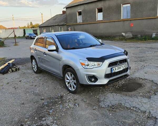 Серый Мицубиси Outlander Sport, объемом двигателя 2 л и пробегом 189 тыс. км за 11200 $, фото 3 на Automoto.ua