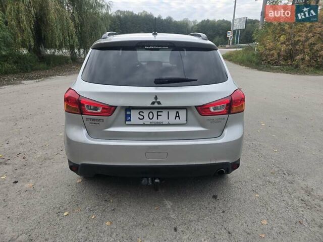 Серый Мицубиси Outlander Sport, объемом двигателя 2 л и пробегом 248 тыс. км за 9999 $, фото 7 на Automoto.ua