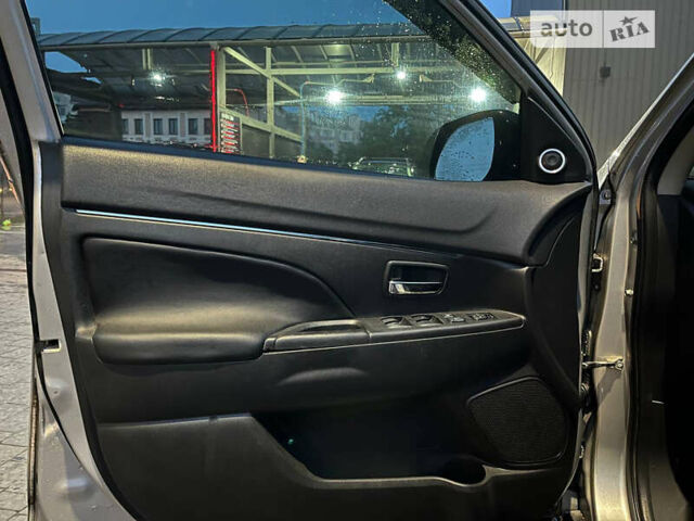 Серый Мицубиси Outlander Sport, объемом двигателя 2 л и пробегом 96 тыс. км за 11000 $, фото 13 на Automoto.ua