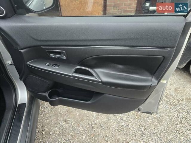 Серый Мицубиси Outlander Sport, объемом двигателя 2 л и пробегом 248 тыс. км за 9999 $, фото 14 на Automoto.ua