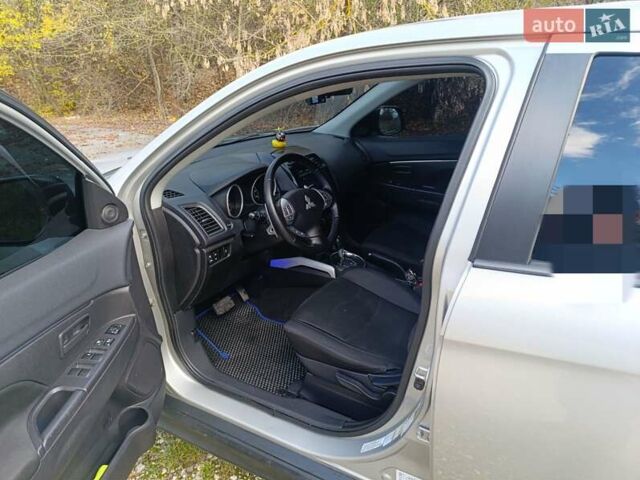 Серый Мицубиси Outlander Sport, объемом двигателя 2 л и пробегом 145 тыс. км за 11200 $, фото 2 на Automoto.ua