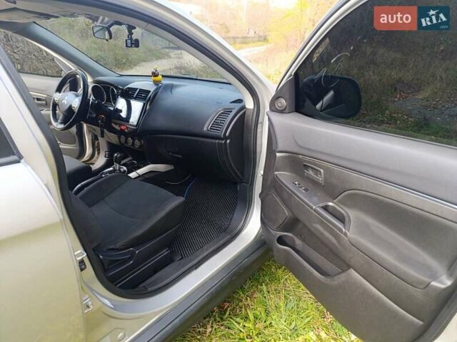 Серый Мицубиси Outlander Sport, объемом двигателя 2 л и пробегом 145 тыс. км за 11200 $, фото 11 на Automoto.ua