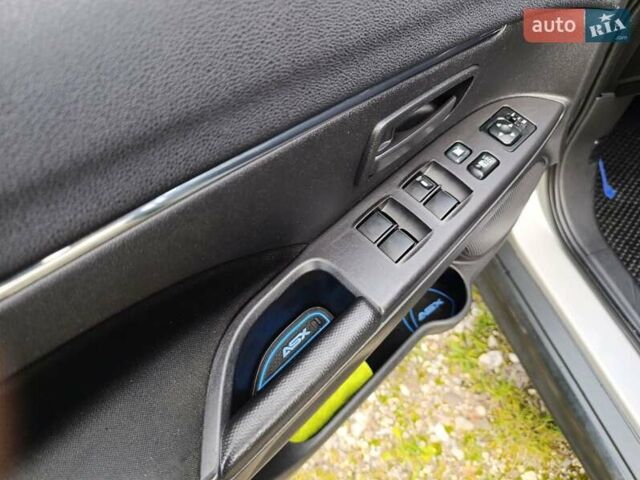 Серый Мицубиси Outlander Sport, объемом двигателя 2 л и пробегом 145 тыс. км за 11200 $, фото 4 на Automoto.ua