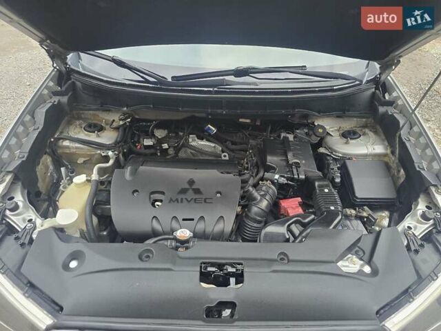 Серый Мицубиси Outlander Sport, объемом двигателя 2 л и пробегом 248 тыс. км за 9999 $, фото 2 на Automoto.ua