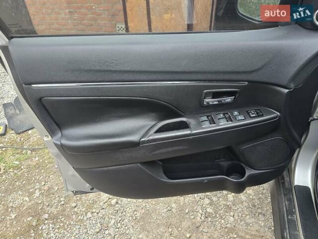 Серый Мицубиси Outlander Sport, объемом двигателя 2 л и пробегом 248 тыс. км за 9999 $, фото 14 на Automoto.ua